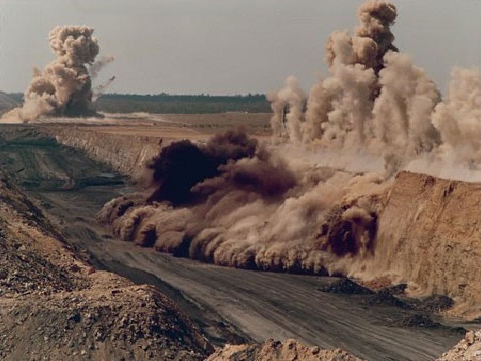 Негативное влияние угля на окружающую среду. Горнодобывающая промышленность загрязнение окружающей среды. Воздействие горнодобывающей промышленности на окружающую среду. Влияние шахт на окружающую среду. Влияние горнодобывающей промышленности на окружающую среду.
